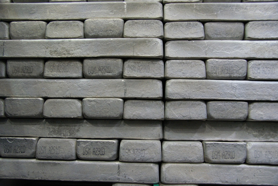aluminum ingot stack